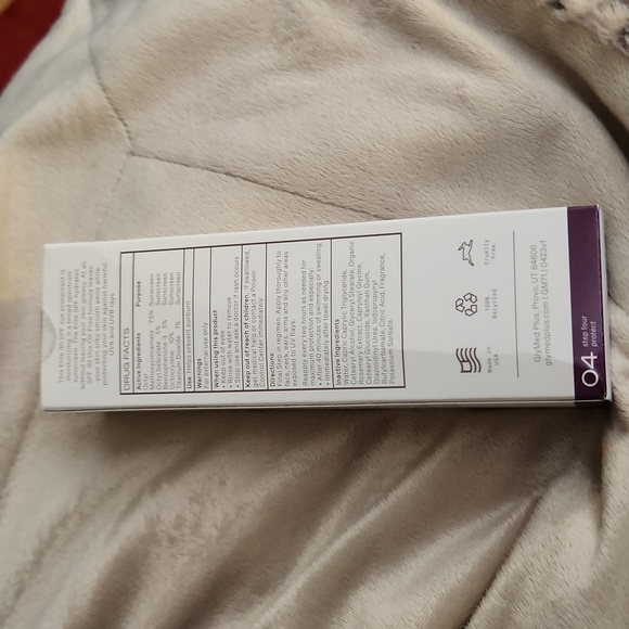 Oil-free Protective Moisturizer - Picture 3 of 3